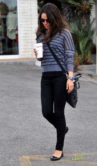 Mila Kunis Brentwood August 26, 2011