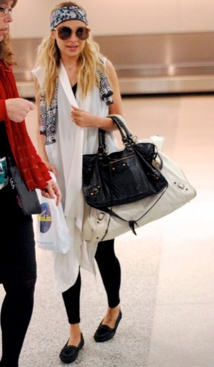 Nicole Richie Arriving in Miami April 28, 2011