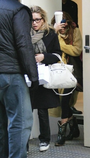 Ashley Olsen Shopping at Marni in New York February 19, 2005