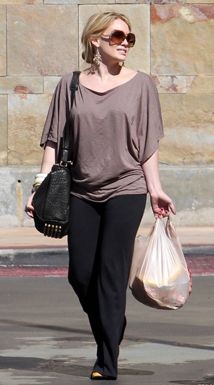 Hilary Duff Shopping at Ralph's Grocery Store May 30, 2010