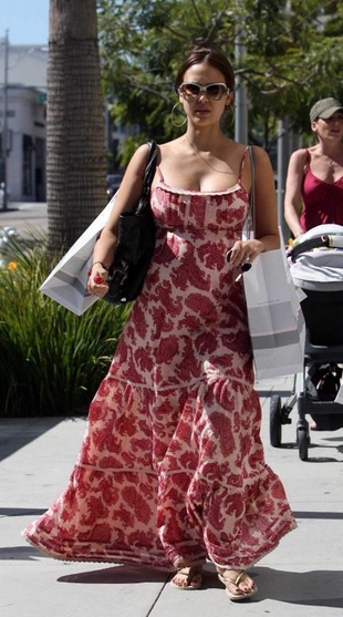 Jessica Alba Shopping at a Pea in the Pod in Los Angeles April 12, 2008