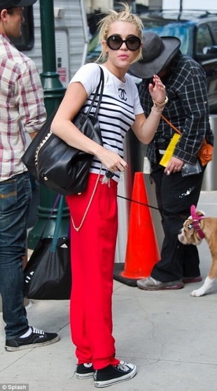 Miley Cyrus on Set in Philadelphia July 21, 2012