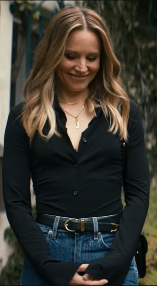 black long sleeve top, jeans, jewelry, and belt?