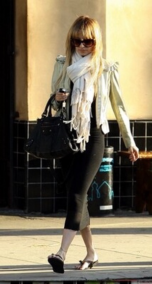 Nicole Richie Shopping in Hollywood March 10, 2009