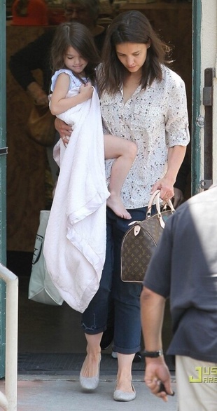 Katie Holmes Leaving Steven Alan Store in Los Angeles May 8, 2010