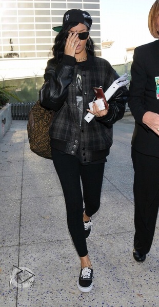 Rihanna Leaving Skingsford-Smith Airport in Los Angeles April 12, 2012