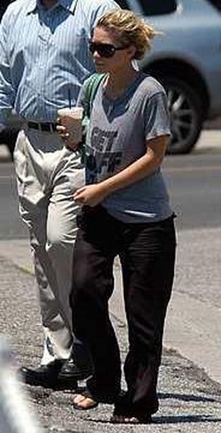 Ashley Olsen Leaving a Yoga Class in Hollywood July 12, 2004