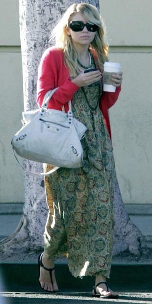 Ashley Olsen Shopping in LA December 23, 2004