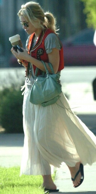 Ashley Olsen Getting Coffee in Los Angeles March 1, 2005