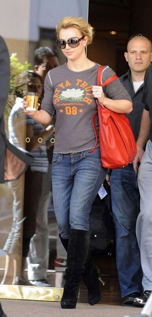 Britney Spears Leaving Her Hotel in Adelaide November 30, 2009