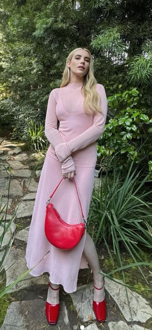 pink ribbed skirt, red handbag, long sleeve top and pumps?