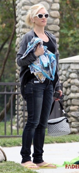 Gwen Stefani at a Park in Beverly Hills April 27, 2010