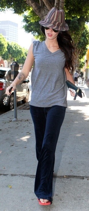 Megan Fox Out and About in Hollywood September 16, 2009