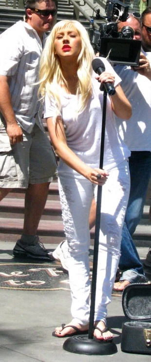 Christina Aguilera Shooting a Psa For World Hunger Relief in Los Angeles July 15, 2009