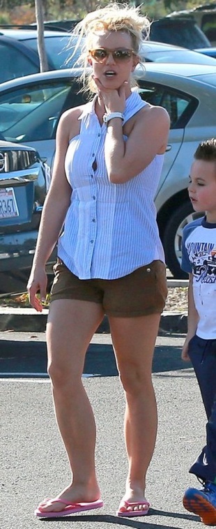 Britney Spears Exiting a Target in Thousand Oaks November 25, 2012