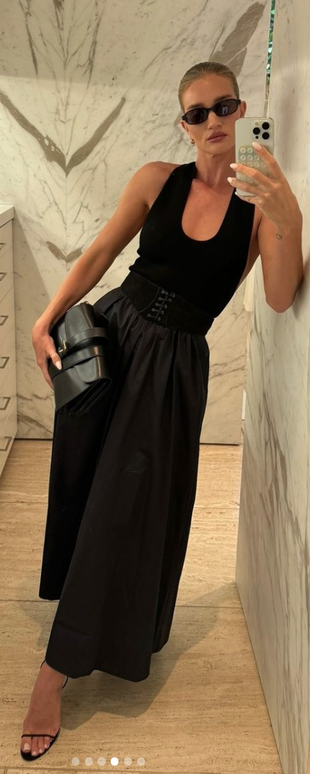 black dress, belt, and sandals?