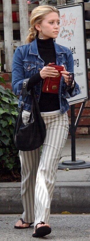 Ashley Olsen at the Ivy Restaurant in Hollywood October 24, 2002