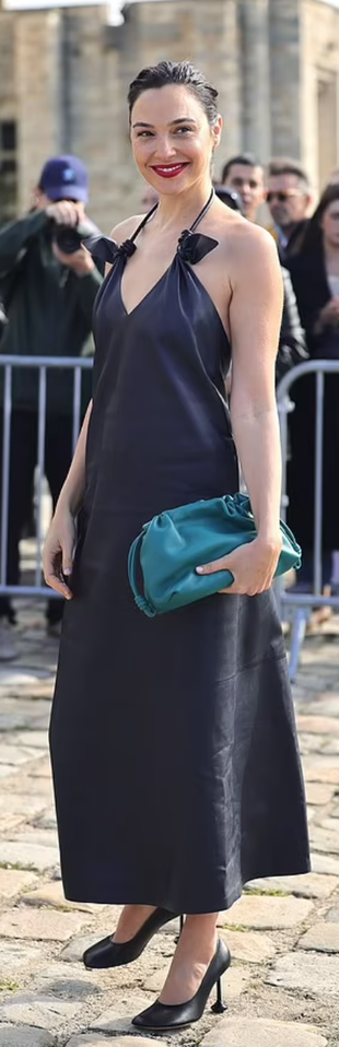 black dress, blue handbag, and pumps?