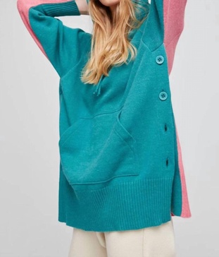 felis pullover in pink; green