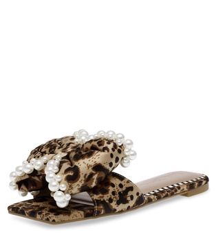 Betsey Johnson Women's Liah Flat Sandal