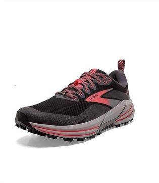 women cascadia 16 gtx trail running shoes in black/black pearl/coral