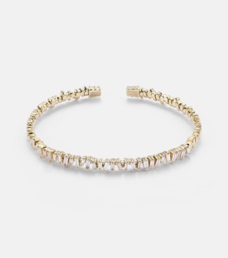 Classic 18kt gold bangle with diamonds