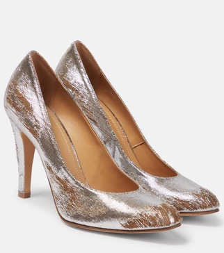 Distressed metallic pumps