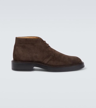 Extralight suede desert boots