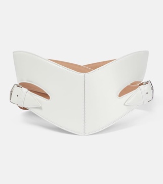 Cut-out leather belt