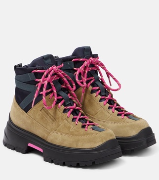 Canada Goose ‘Journey Lite’ boots