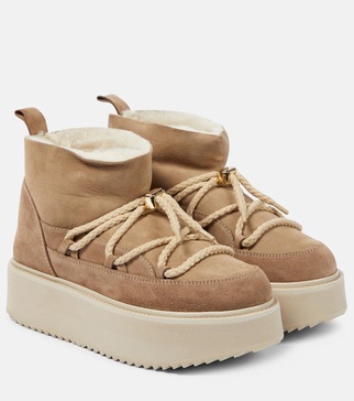 Classic suede snow boots