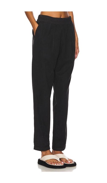 Pleat Relaxed Fit Pant