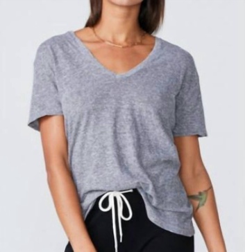 relaxed v tee in granite