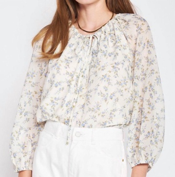 sullivan floral blouse in white/blue