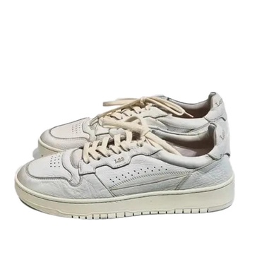 Stylish White Hirschleder Sneaker