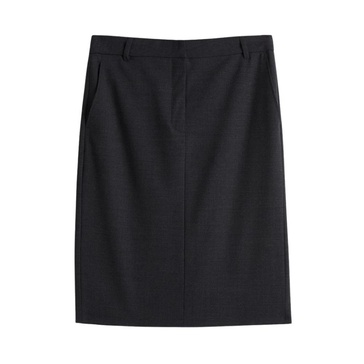 Knee-length wool skirt with pockets