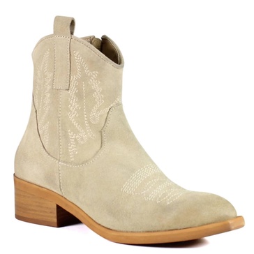 get crackin' boots in beige