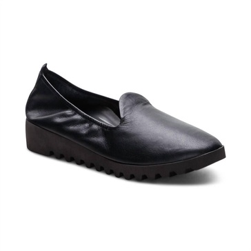 women's liz arch support slip on shoes in black