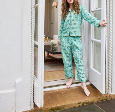 scalloped long pajama set in english gardens teal