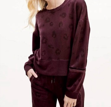 corinna pullover in black cherry leopard