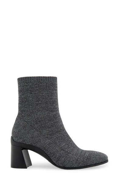 Women's Cezarina Ankle Zip Booties