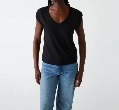 tati v-neck top in black