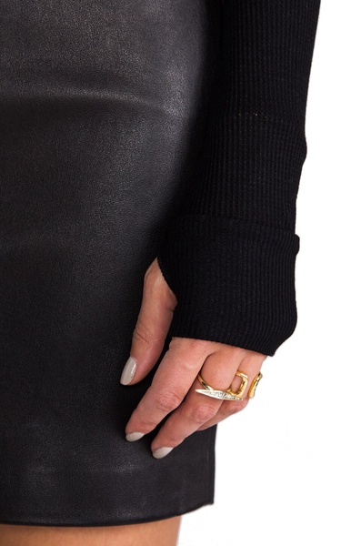 Thumbhole Crop