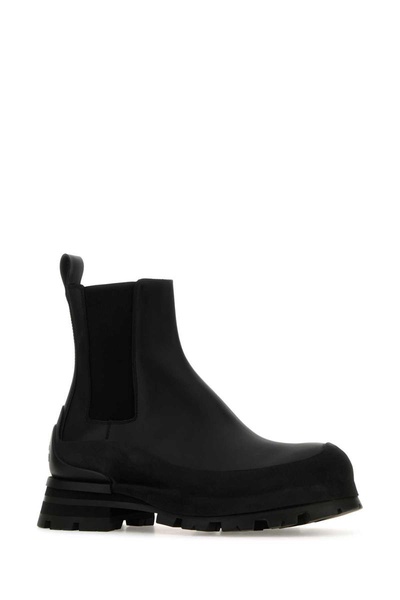 Alexander Mcqueen Man Black Leather Chelsea Wander Ankle Boots