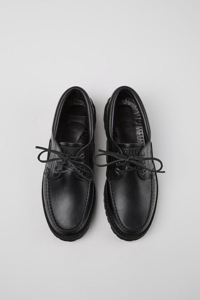 Black boat shoe for men