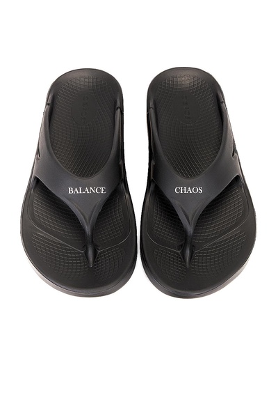 x OOFOS Sandal