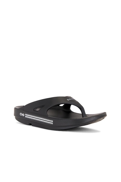 x OOFOS Sandal