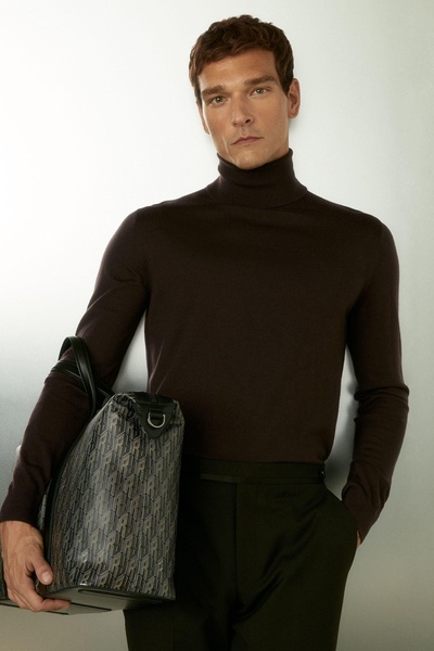 Merino Roll Neck Jumper in Dark Bordeaux