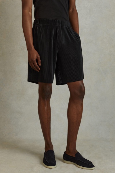 Elasticated Plisse Shorts in Black