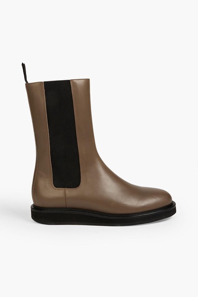 18 leather Chelsea boots